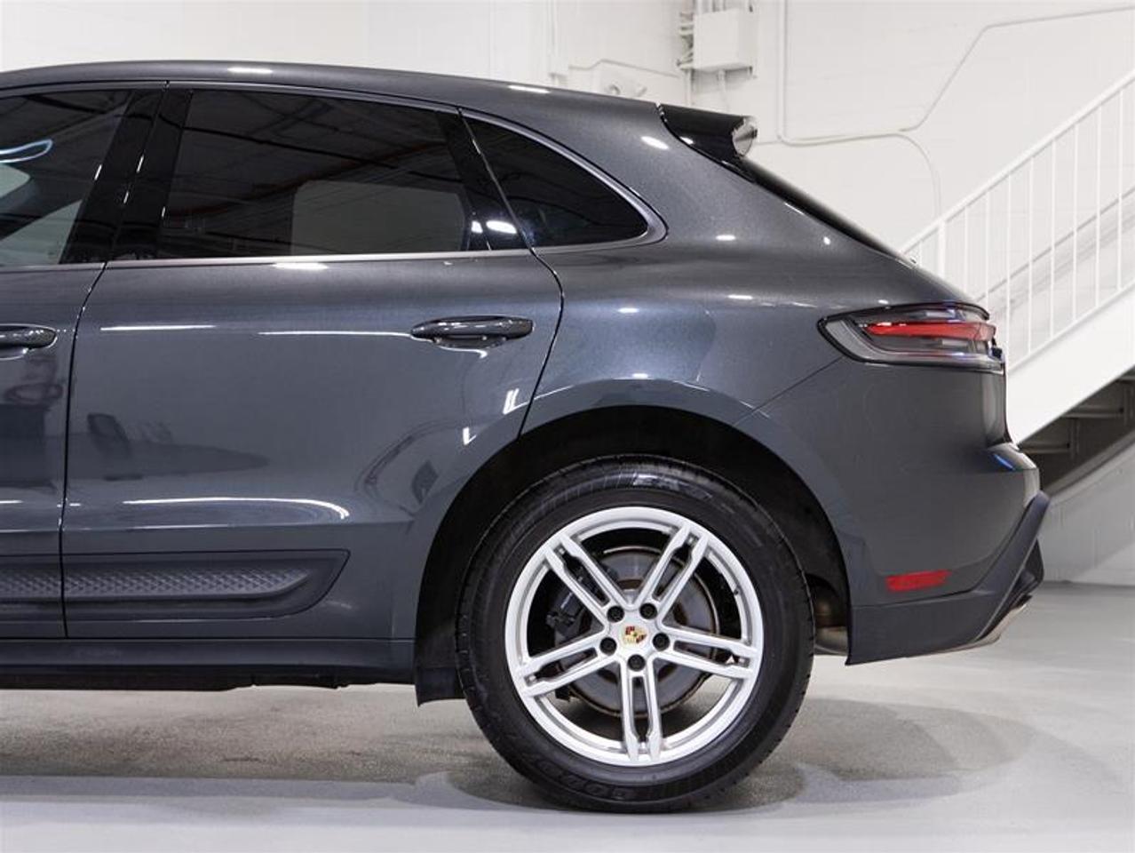 2024 Porsche Macan AWD Photo