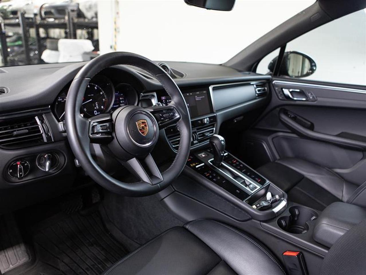 2024 Porsche Macan AWD Photo