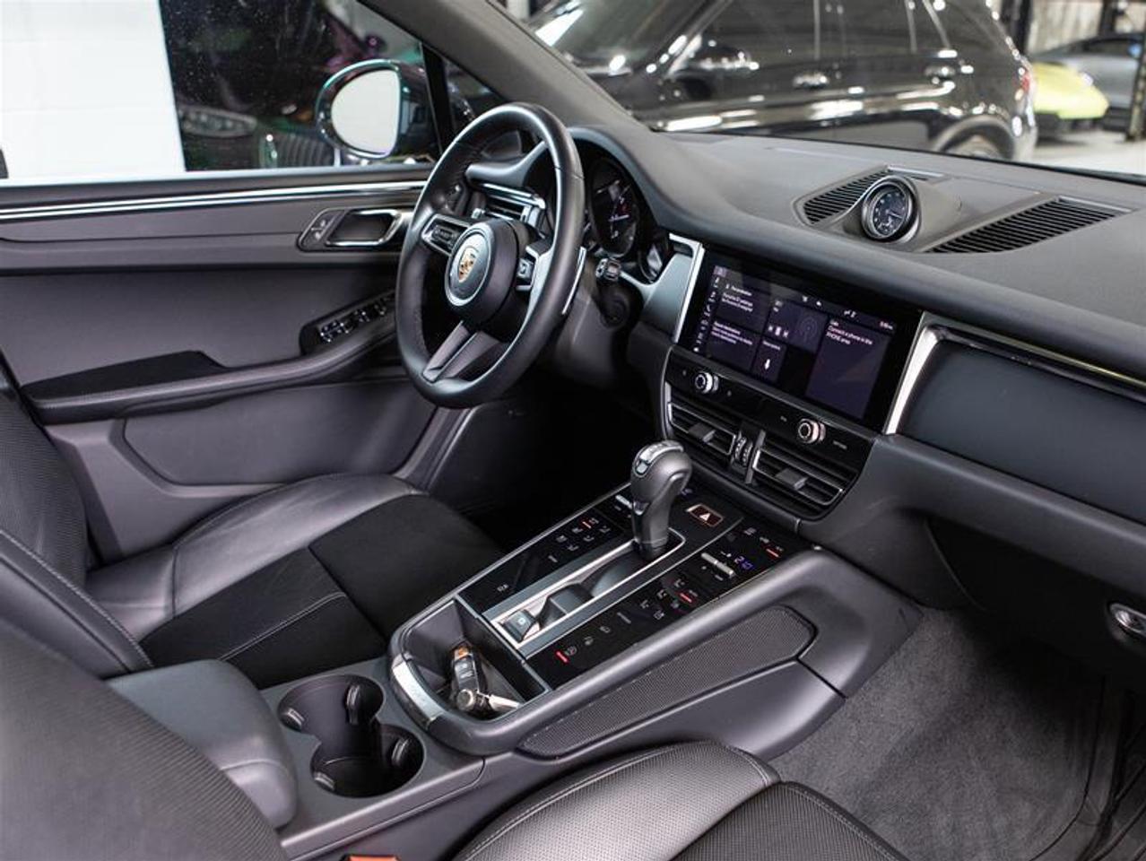 2024 Porsche Macan AWD Photo