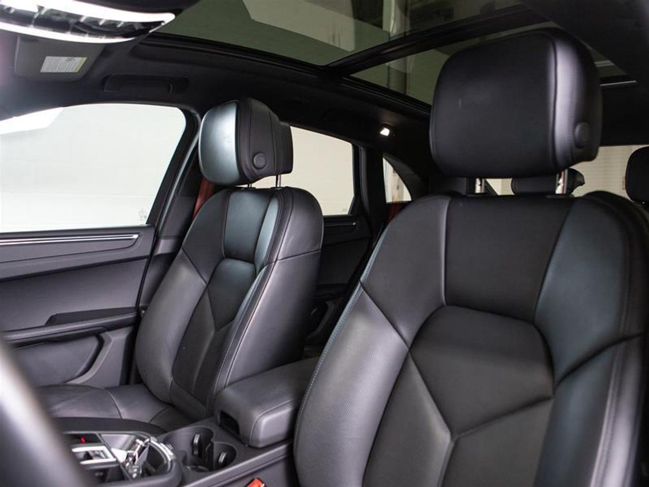 2024 Porsche Macan AWD Photo