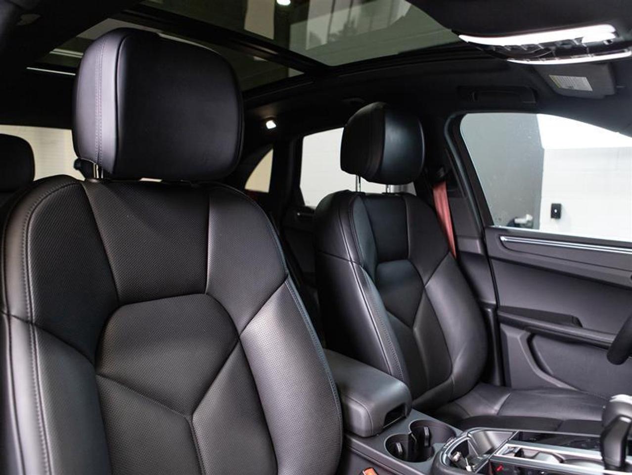 2024 Porsche Macan AWD Photo