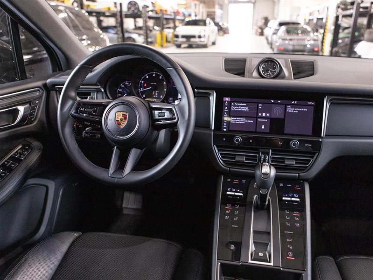 2024 Porsche Macan AWD Photo
