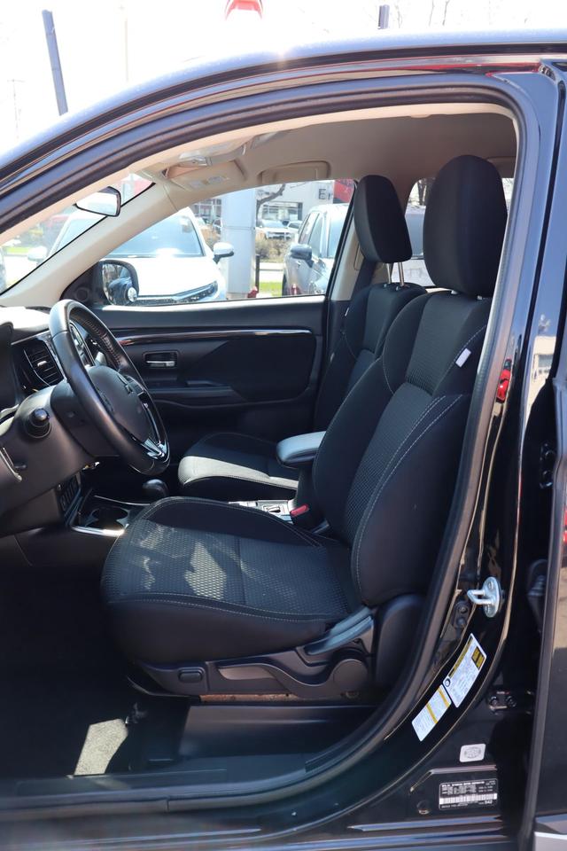 2020 Mitsubishi Outlander ES 4dr S-AWC Photo