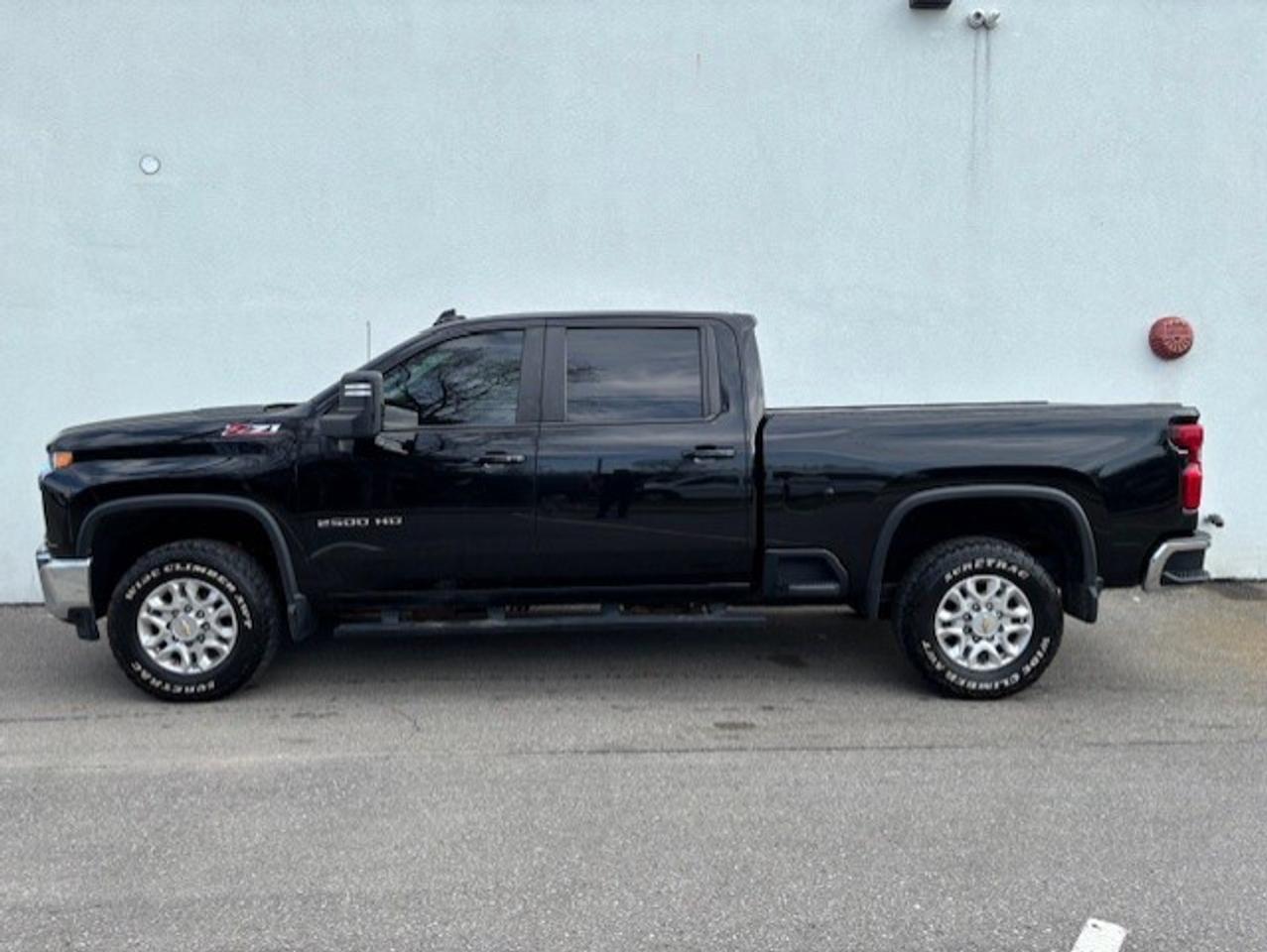 2022 Chevrolet SILVERADO 2500HD LT 4WD Z71 CREW CAB-SHORT BOX-LEATHER-CAM-TONNEAU Photo