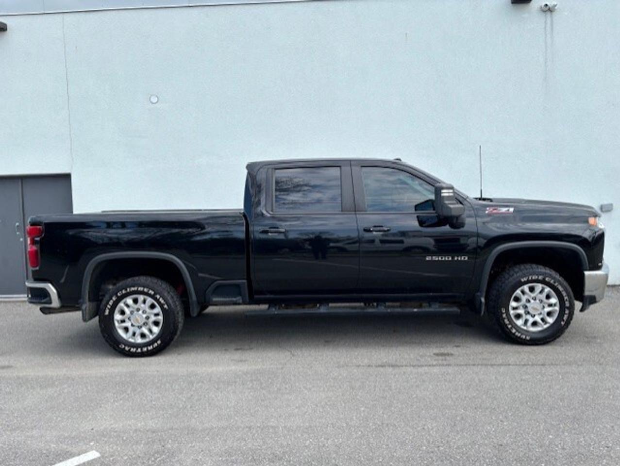 2022 Chevrolet SILVERADO 2500HD LT 4WD Z71 CREW CAB-SHORT BOX-LEATHER-CAM-TONNEAU Photo