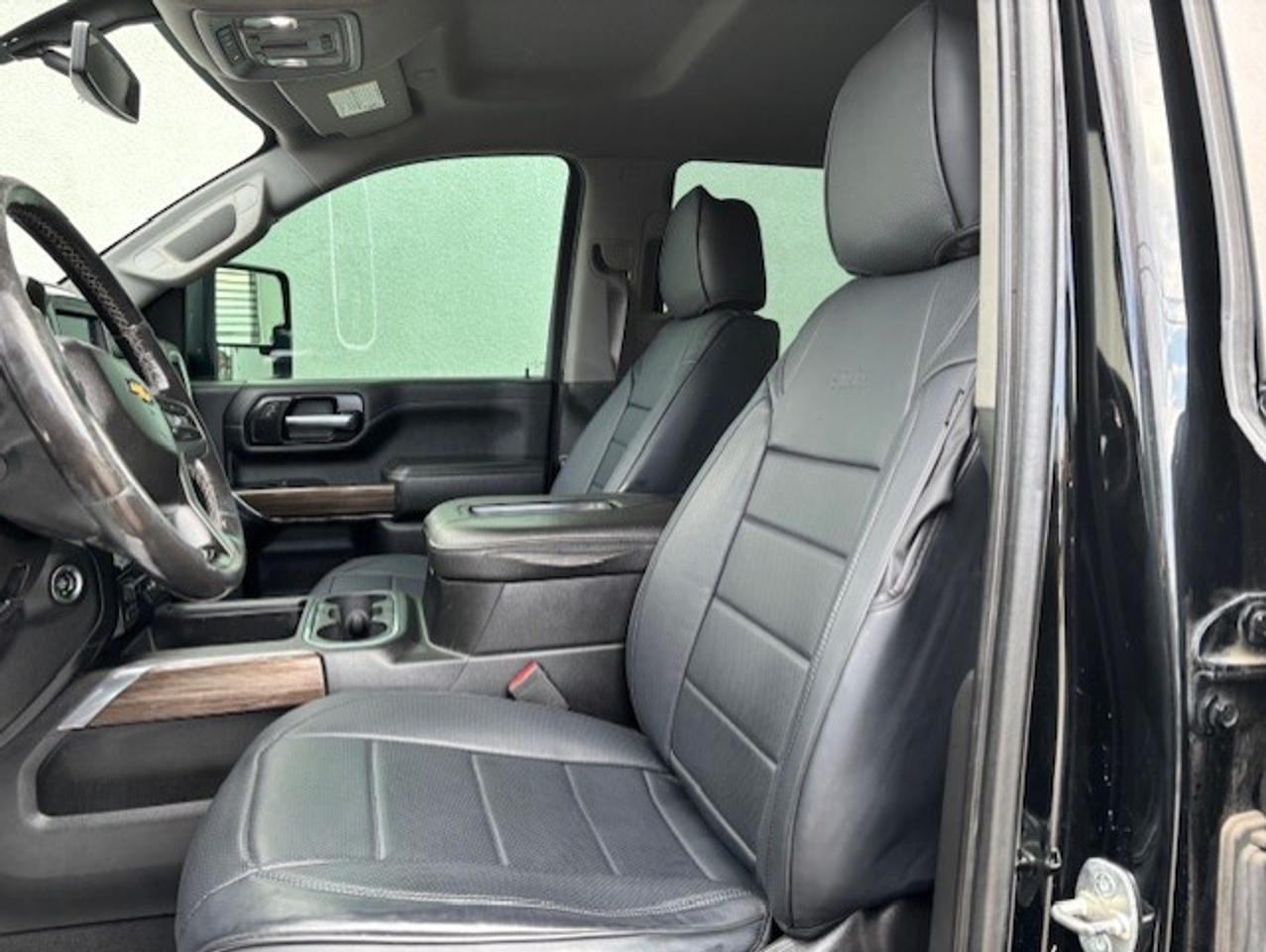 2022 Chevrolet SILVERADO 2500HD LT 4WD Z71 CREW CAB-SHORT BOX-LEATHER-CAM-TONNEAU Photo