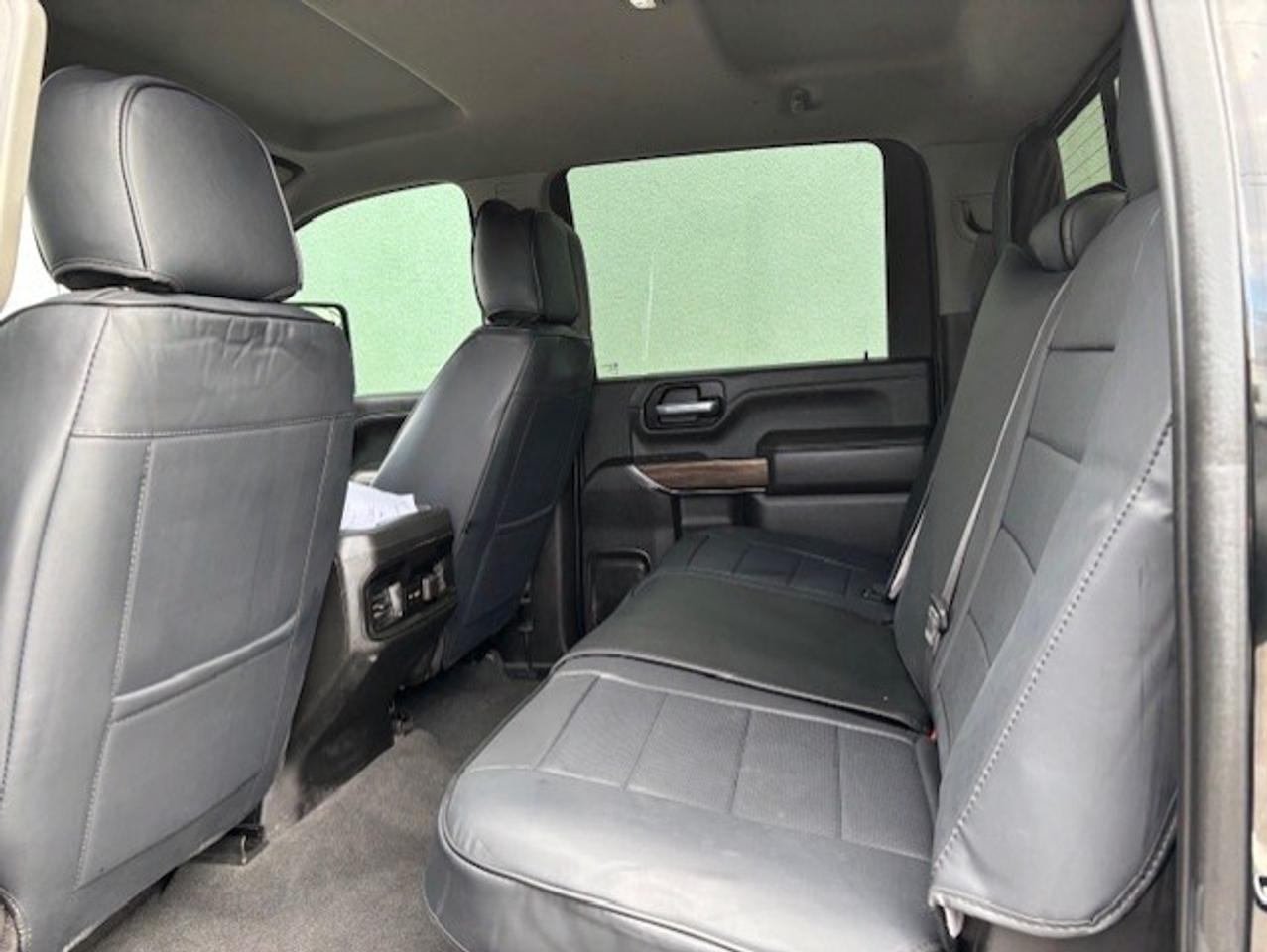 2022 Chevrolet SILVERADO 2500HD LT 4WD Z71 CREW CAB-SHORT BOX-LEATHER-CAM-TONNEAU Photo