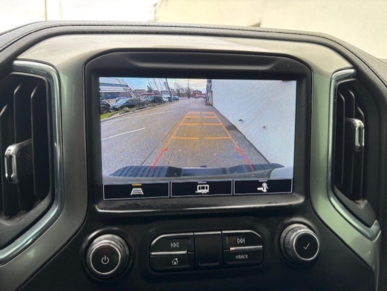 2022 Chevrolet SILVERADO 2500HD LT 4WD Z71 CREW CAB-SHORT BOX-LEATHER-CAM-TONNEAU Photo