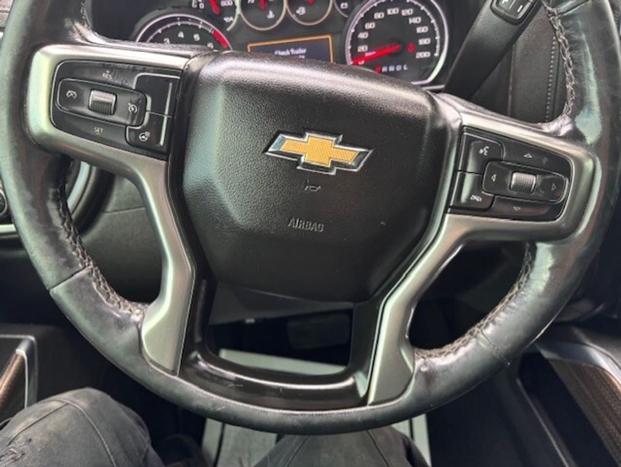 2022 Chevrolet SILVERADO 2500HD LT 4WD Z71 CREW CAB-SHORT BOX-LEATHER-CAM-TONNEAU Photo