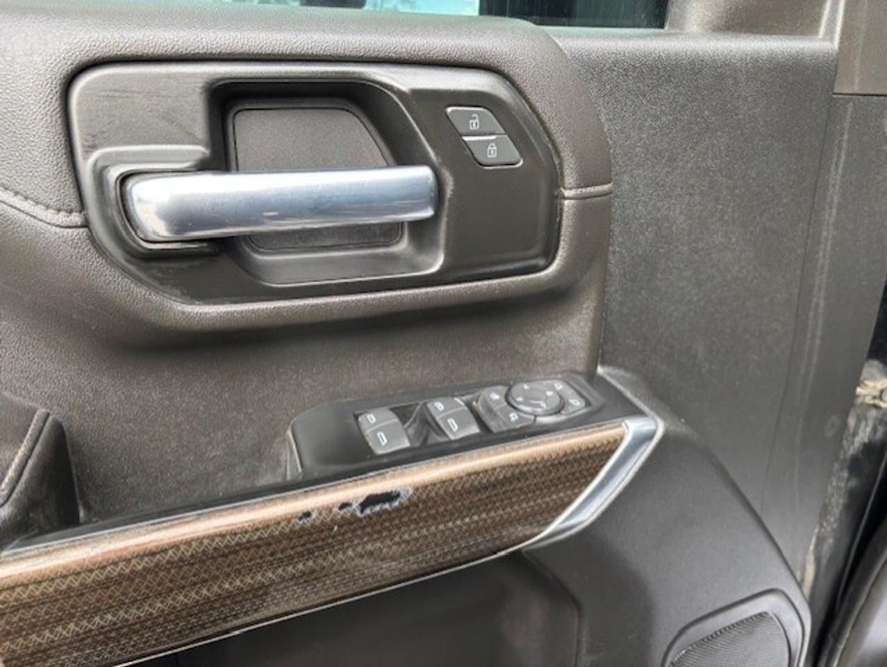 2022 Chevrolet SILVERADO 2500HD LT 4WD Z71 CREW CAB-SHORT BOX-LEATHER-CAM-TONNEAU Photo