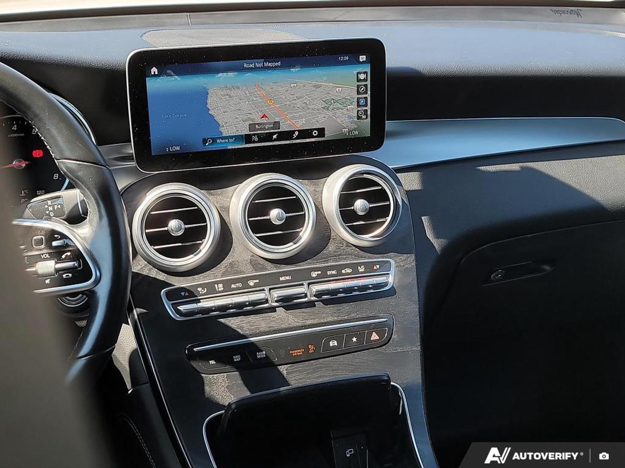 2021 Mercedes-Benz GLC300 LEATHER   LANE ASSIST   SMART DEVICE INTEGRATION Photo
