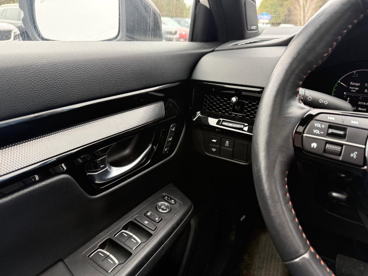 2023 Honda CR-V Hybrid Touring HYBRID. SUNROOF. ALL WEATHER MATS. CERTIFI Photo