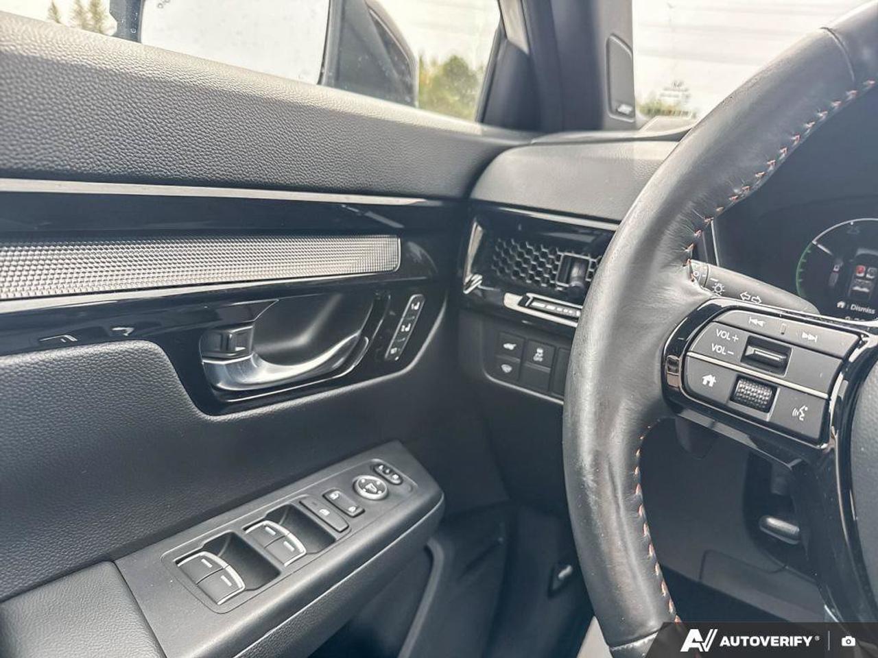2023 Honda CR-V Hybrid Touring HYBRID. SUNROOF. ALL WEATHER MATS. CERTIFI Photo
