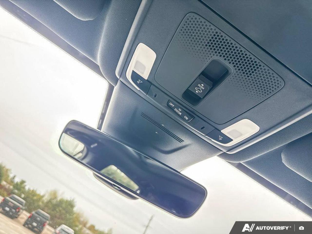 2023 Honda CR-V Hybrid Touring HYBRID. SUNROOF. ALL WEATHER MATS. CERTIFI Photo