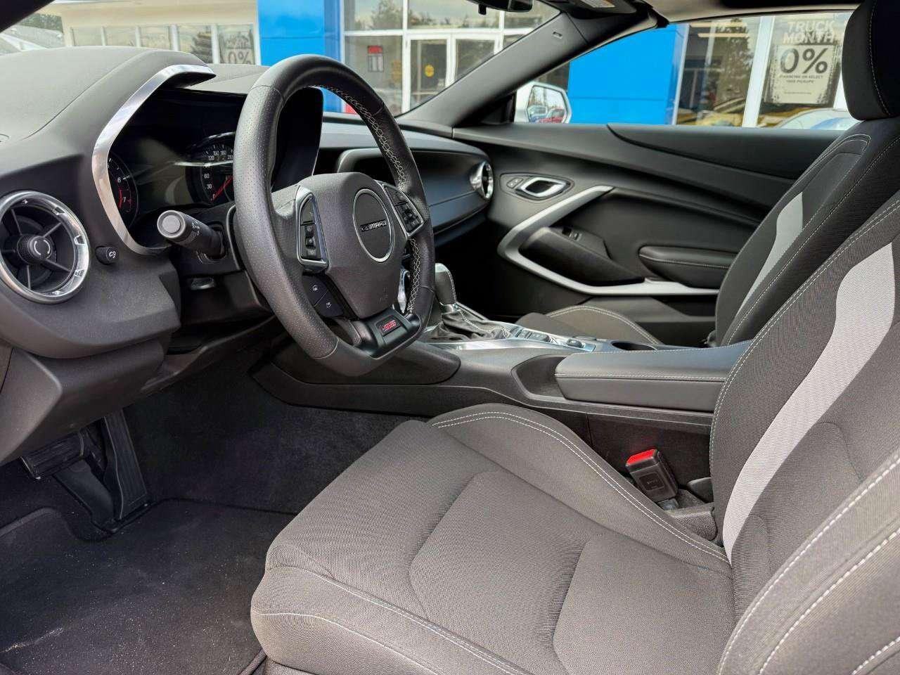 2019 Chevrolet Camaro K & N PREFORMANCE AIR INTAKE. PERFORMANCE EXHAUST. CONVERTIBLE. CERTIFIED. Photo
