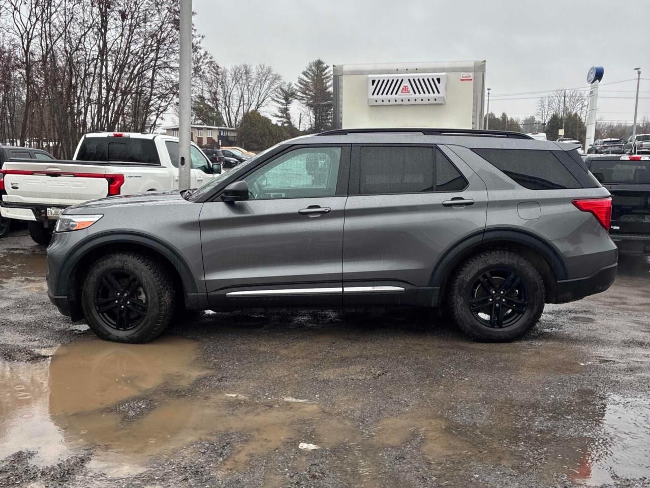 2022 Ford Explorer XLT 4DR 4X4 Photo2