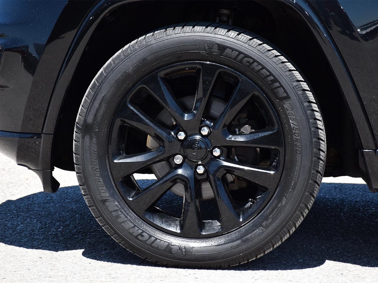2020 Jeep Grand Cherokee Laredo 4x4 ~Nav ~Leather ~Sunroof ~Blind Spot ~Cam Photo