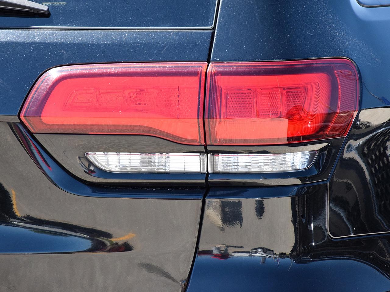 2020 Jeep Grand Cherokee Laredo 4x4 ~Nav ~Leather ~Sunroof ~Blind Spot ~Cam Photo