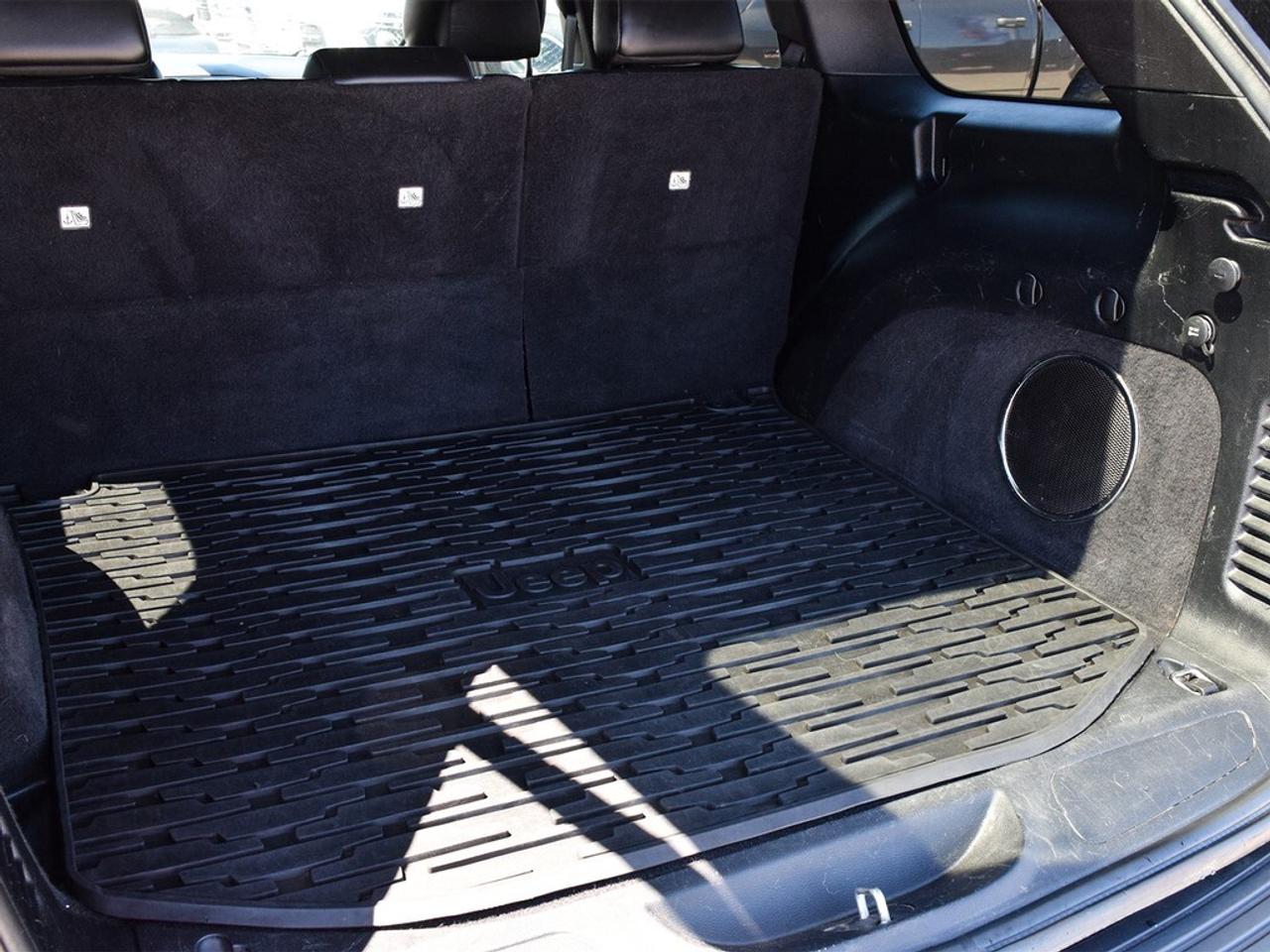 2020 Jeep Grand Cherokee Laredo 4x4 ~Nav ~Leather ~Sunroof ~Blind Spot ~Cam Photo
