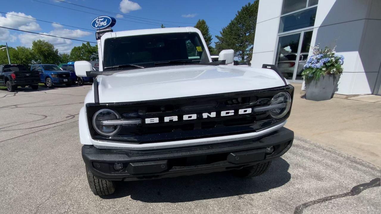 2026 Ford Bronco Outer Banks Photo2