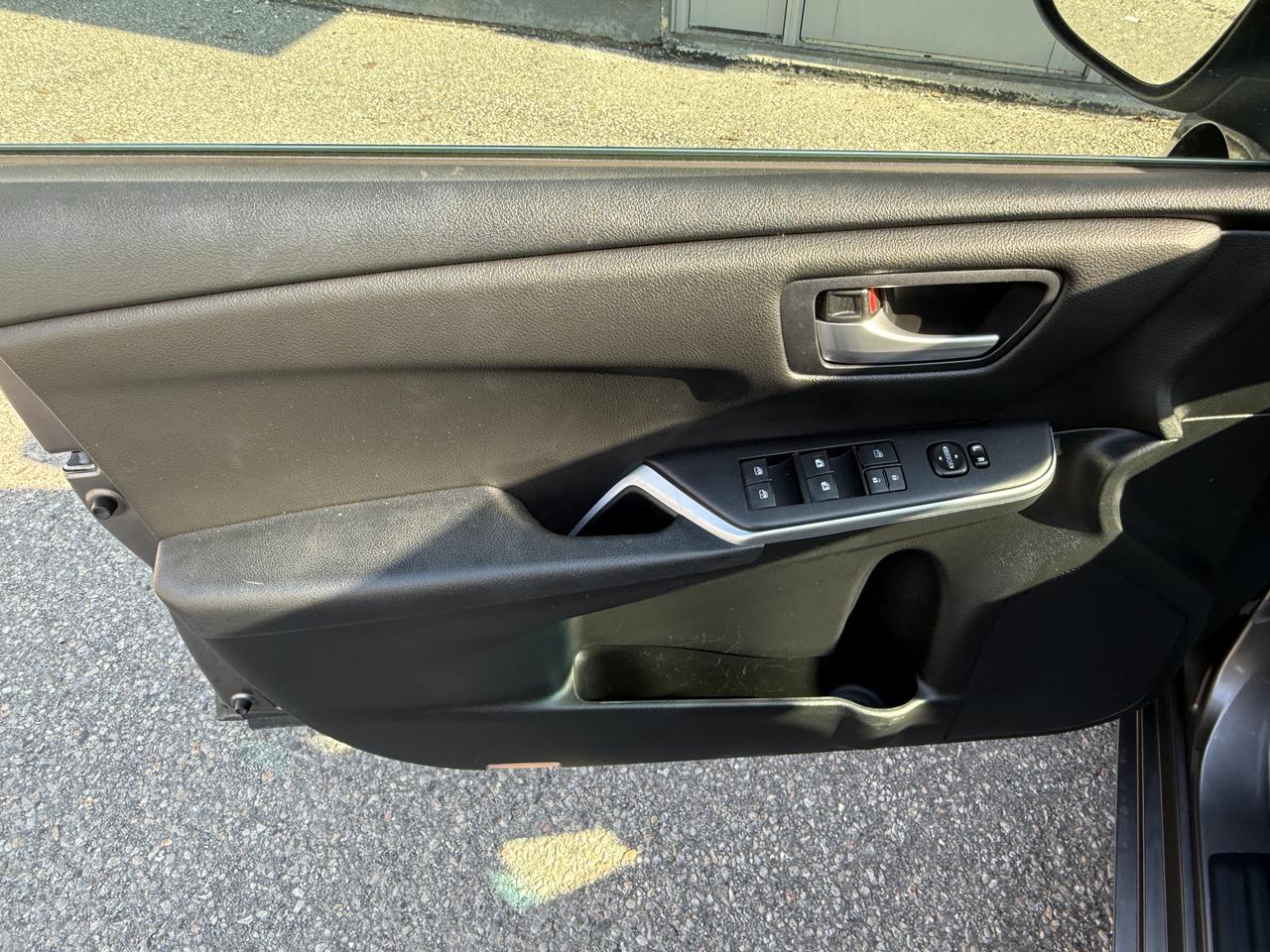 2015 Toyota Camry LE Photo