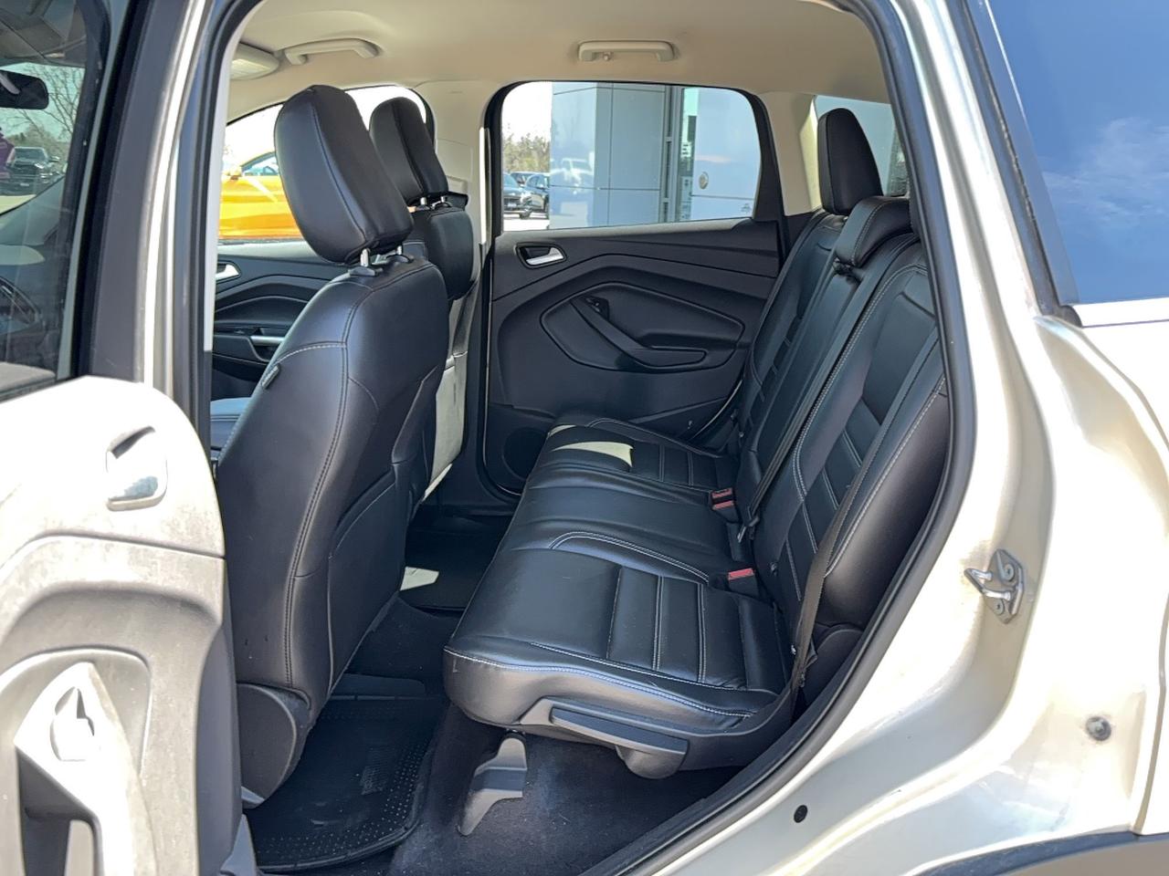 2018 Ford Escape SEL, POWER LIFTGATE, HEATED SEATS, LOCAL TRADE! Photo