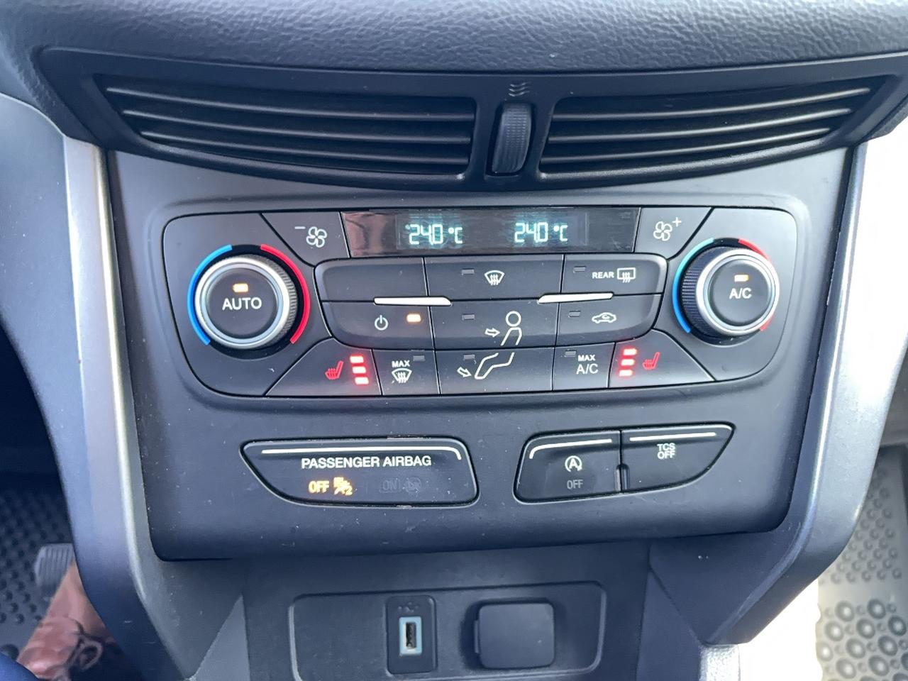 2018 Ford Escape SEL, POWER LIFTGATE, HEATED SEATS, LOCAL TRADE! Photo