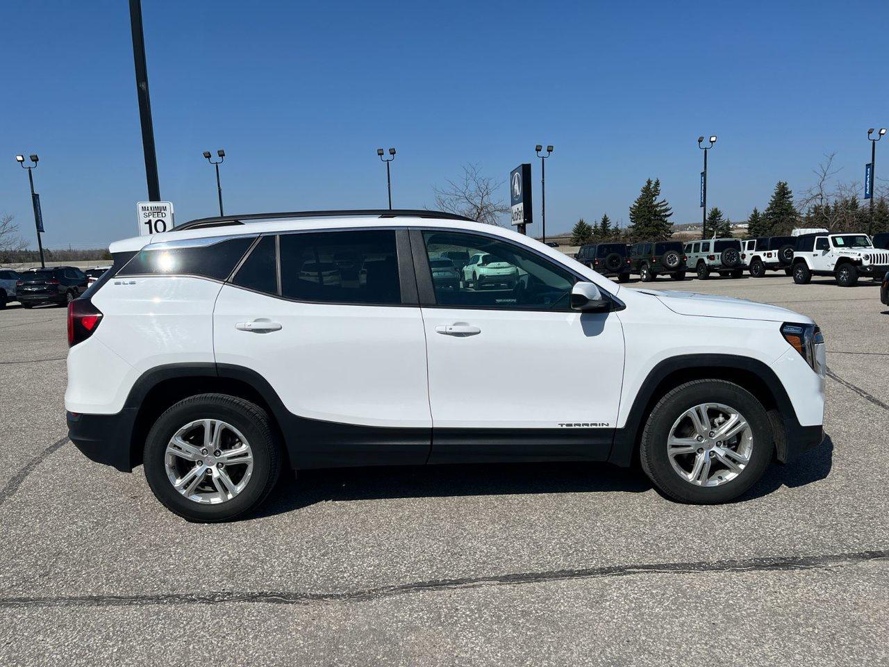 2024 GMC Terrain AWD 4DR SLE Photo4