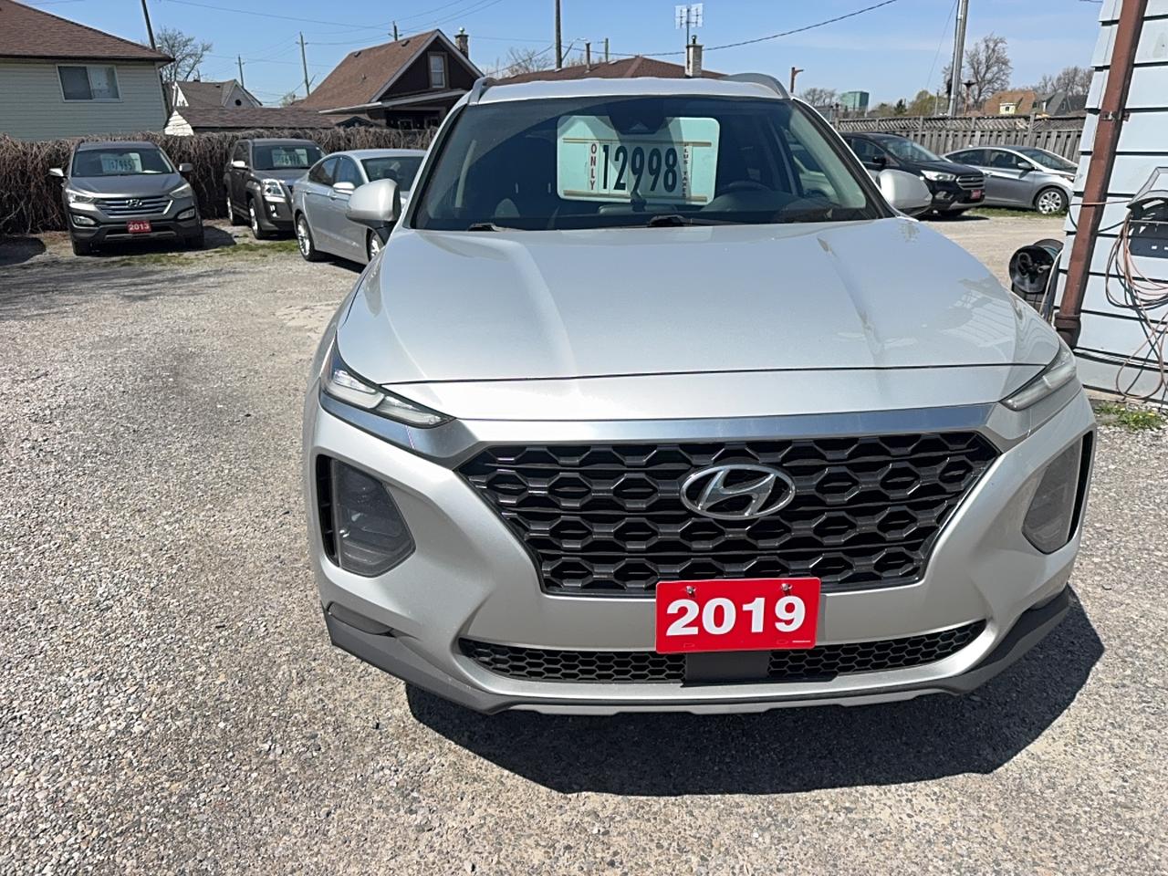 <div>2019 Hyundai Santa Fe preferred silver with black interior has clean carfax no accidents reported fully certified Assurant coast to coast 6 months 6000 kilometres warranty included looks and runs great&nbsp;</div>