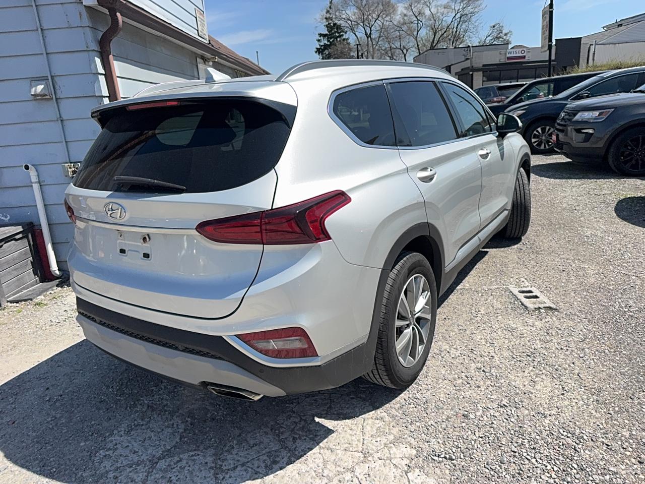 2019 Hyundai Santa Fe Preferred Photo2