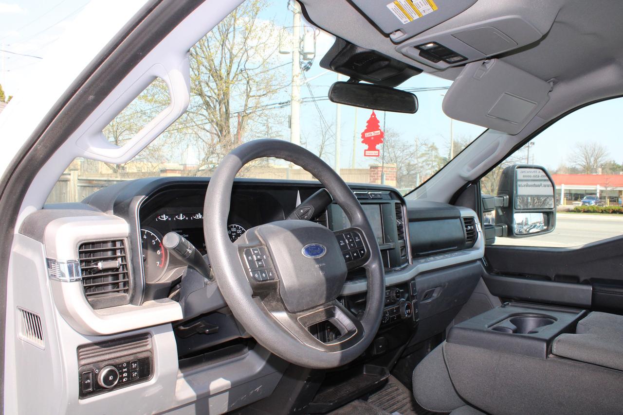 2024 Ford SUPER DUTY F-250 SRW XLT Photo