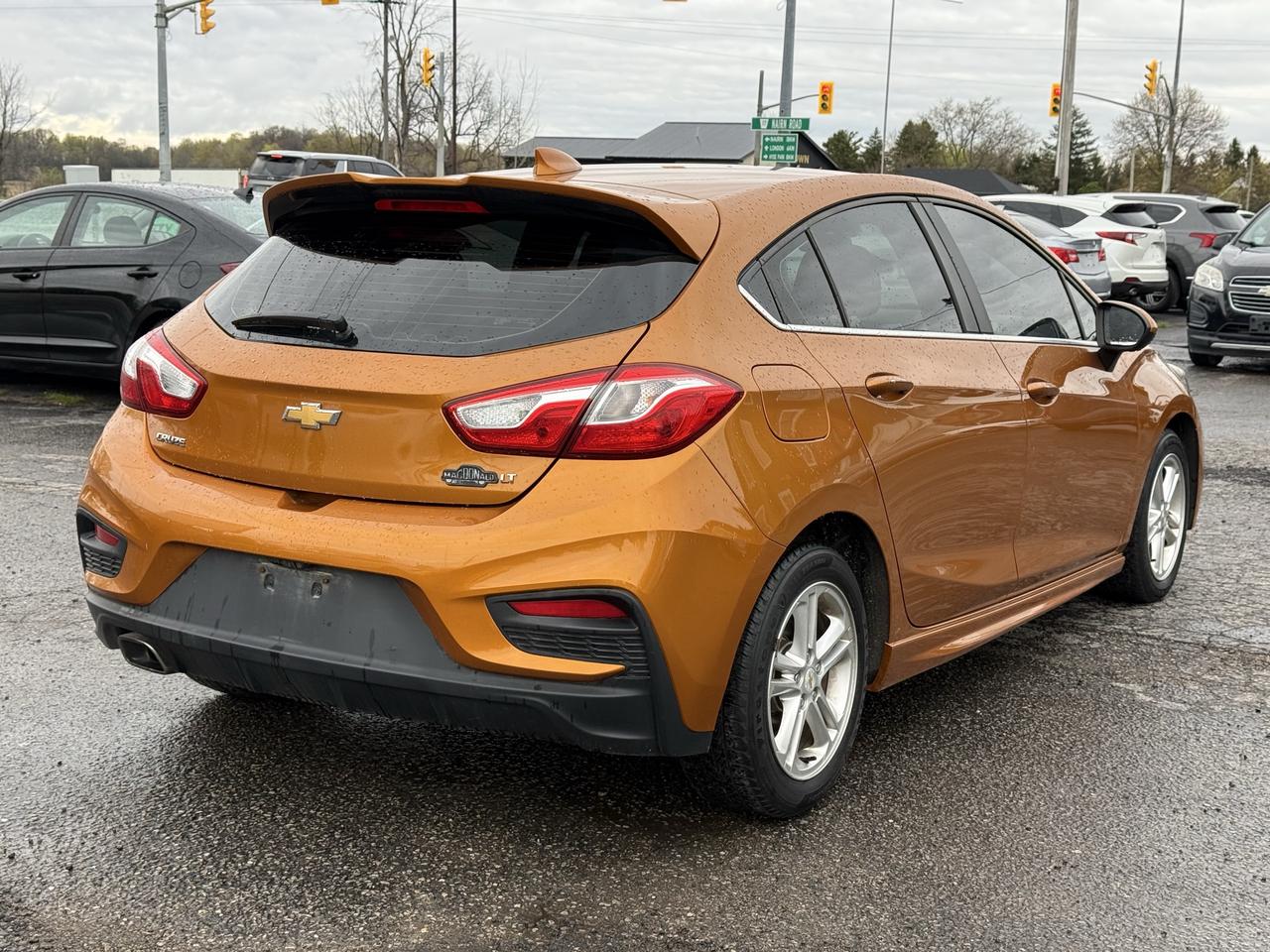 2017 Chevrolet Cruze LT Photo2