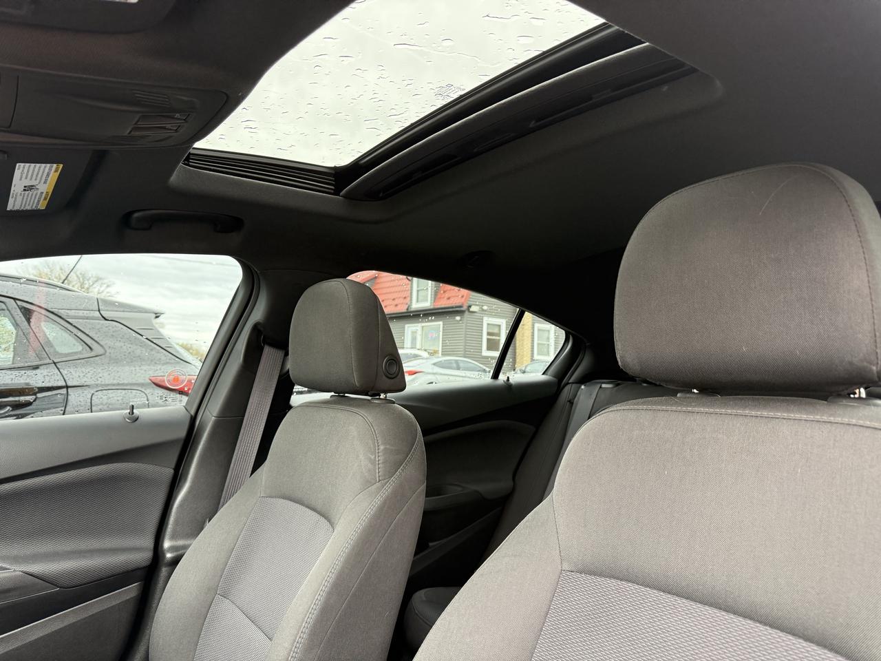 2017 Chevrolet Cruze LT Photo