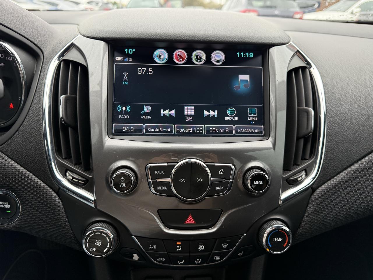 2017 Chevrolet Cruze LT Photo
