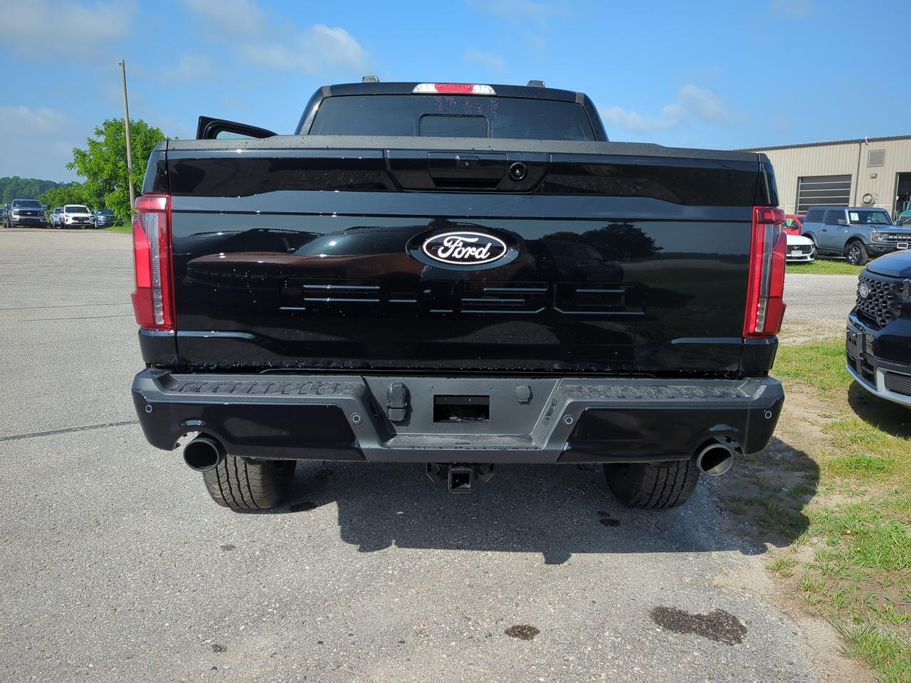 2026 Ford F-150 Lariat SuperCrew 501A 4x4 Photo4