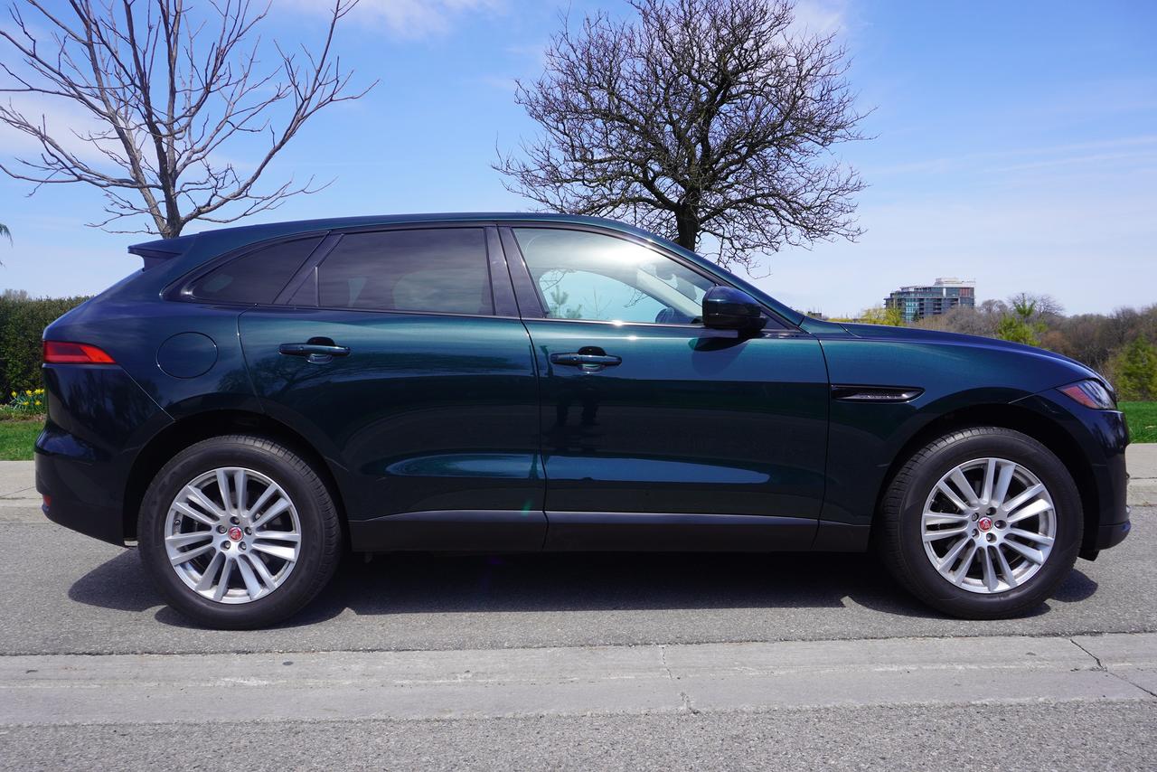 2018 Jaguar F-PACE PRESTIGE / 25T / STUNNING COMBO / DEALER SERVICED Photo4