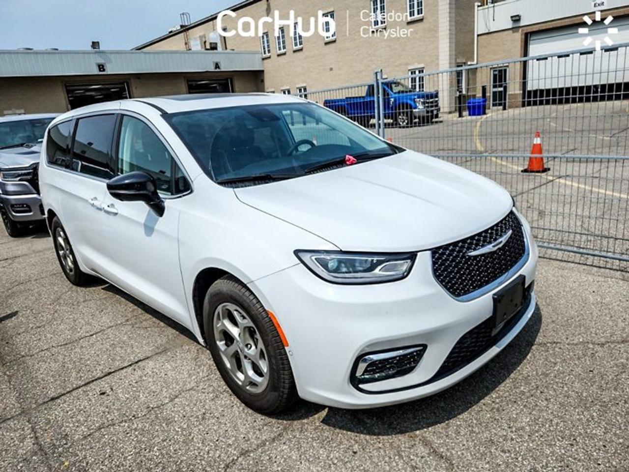 2024 Chrysler Pacifica Limited Photo2