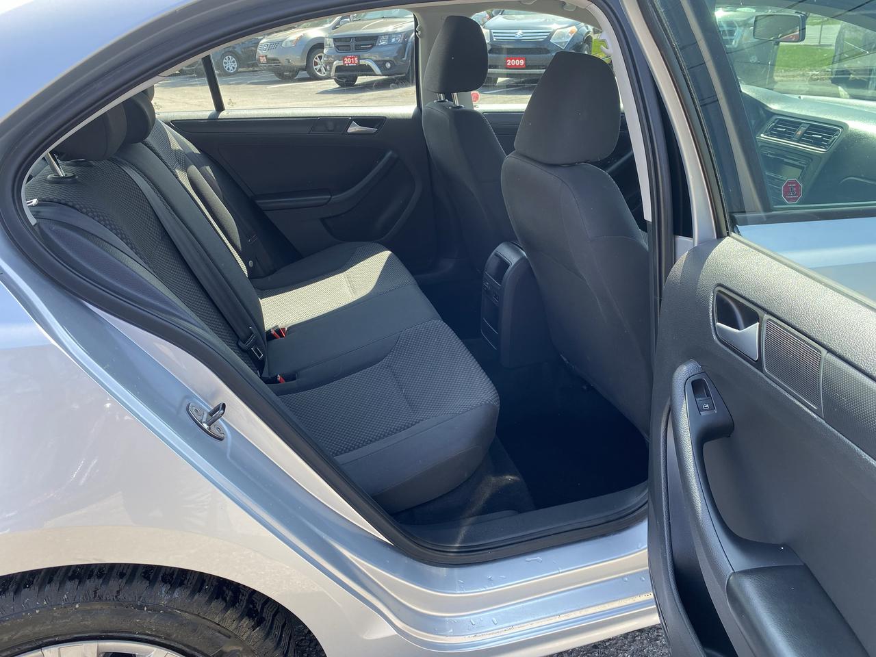 2014 Volkswagen Jetta Trendline/LOW KM/Automatic/2.0L Gas Saver Photo