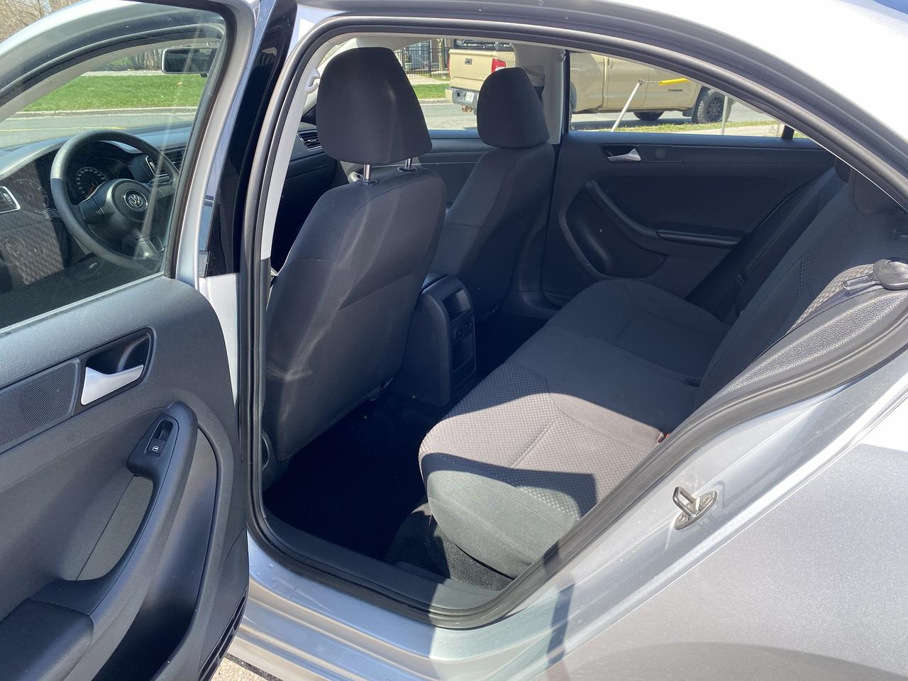 2014 Volkswagen Jetta Trendline/LOW KM/Automatic/2.0L Gas Saver Photo