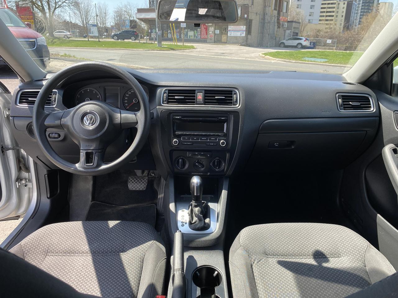 2014 Volkswagen Jetta Trendline/LOW KM/Automatic/2.0L Gas Saver Photo