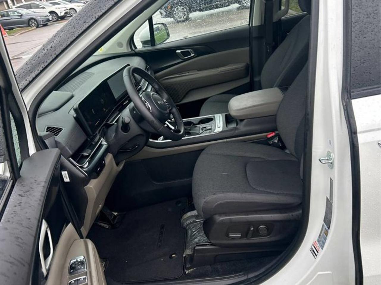 2026 Kia Carnival LX+ | 8 Passenger | Heated Seats + Steering | Power Sliding Doors | Smart Liftgate | and More ! Photo