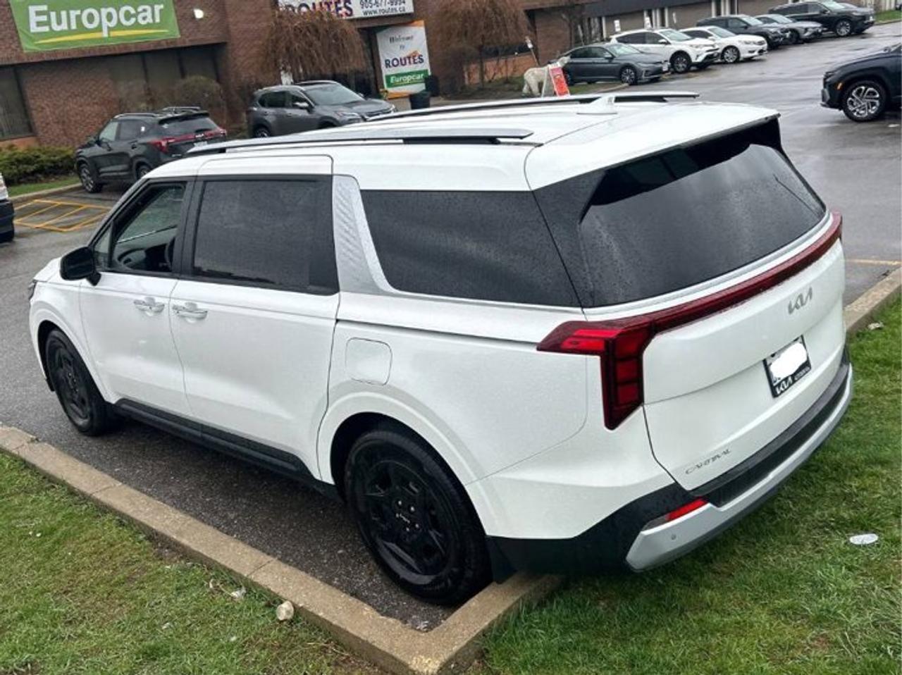 2026 Kia Carnival LX+ | 8 Passenger | Heated Seats + Steering | Power Sliding Doors | Smart Liftgate | and More ! Photo