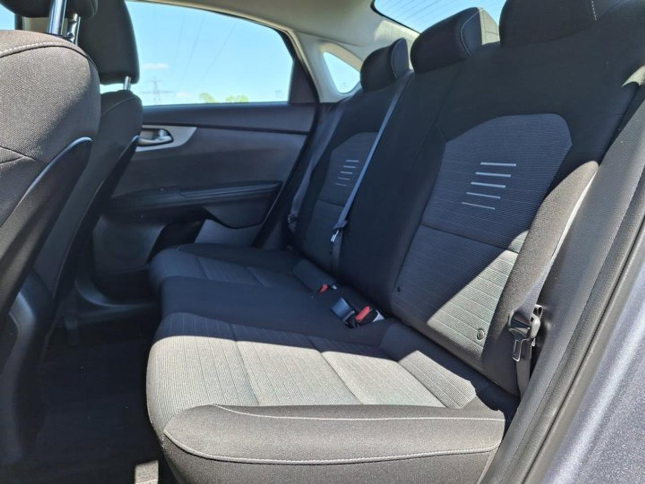 2019 Kia Forte 8,400 KM!! LX | Heated Wheel + Seats | CarPlay + Android | Rear Camera | and More ! Photo