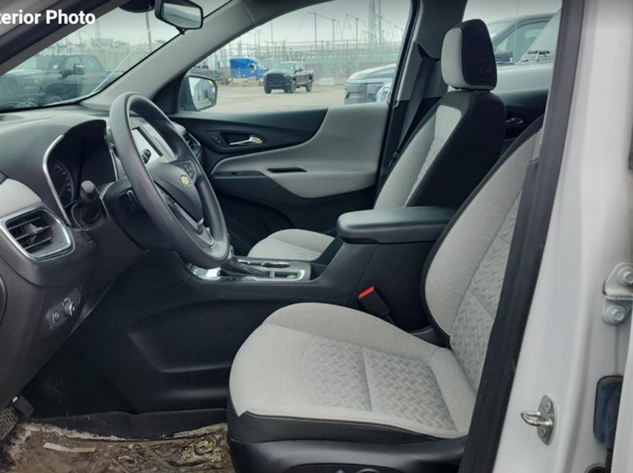 2022 Chevrolet Equinox LS AWD | Power Seat | Heated Seats | CarPlay + Android | Rear Camera | and More ! Photo2