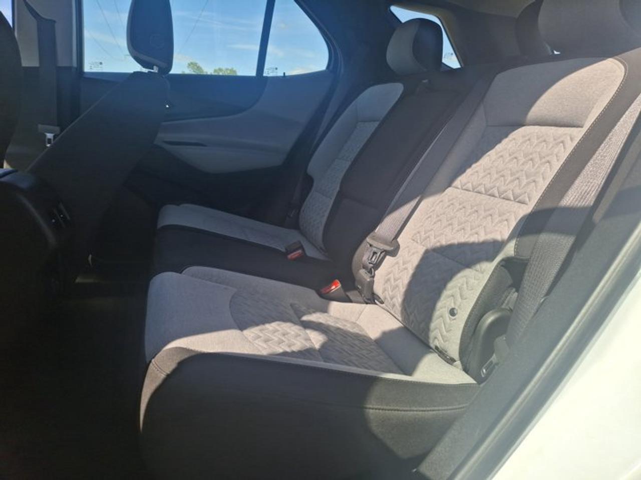 2022 Chevrolet Equinox LS AWD | Power Seat | Heated Seats | CarPlay + Android | Rear Camera | and More ! Photo