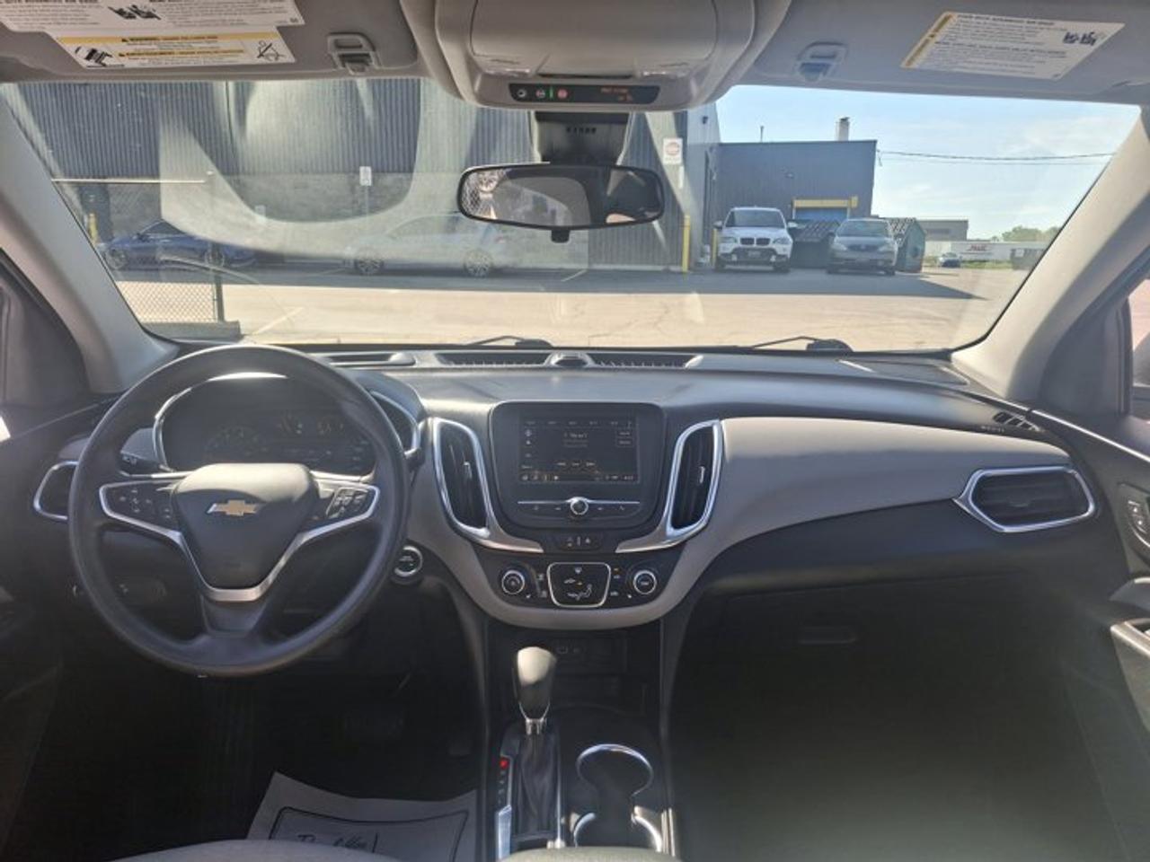 2022 Chevrolet Equinox LS AWD | Power Seat | Heated Seats | CarPlay + Android | Rear Camera | and More ! Photo