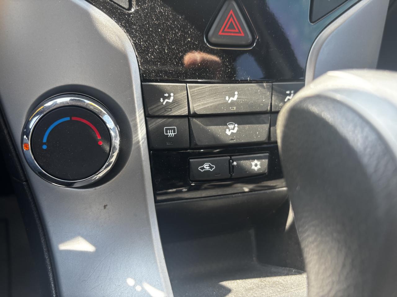 2016 Chevrolet Cruze LT, Back-Up-Camera, Keyless, Bluetooth Photo