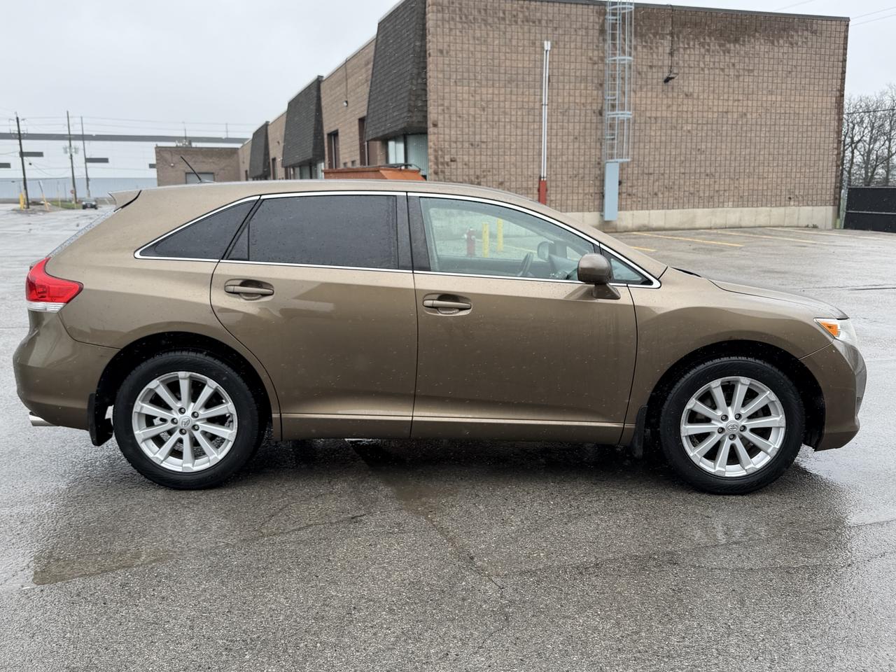 2010 Toyota Venza Leather AWD Photo3
