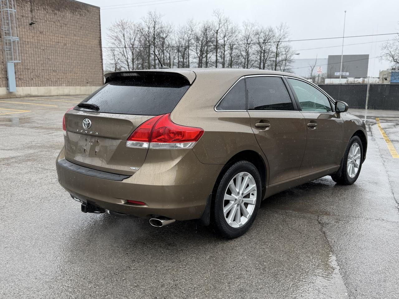2010 Toyota Venza Leather AWD Photo