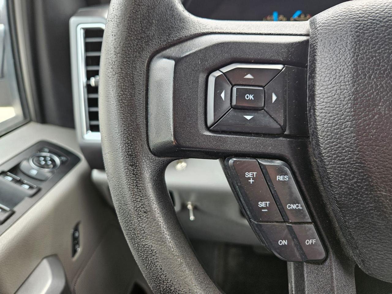 2016 Ford F-150 4WD SUPERCREW 145" XLT Photo